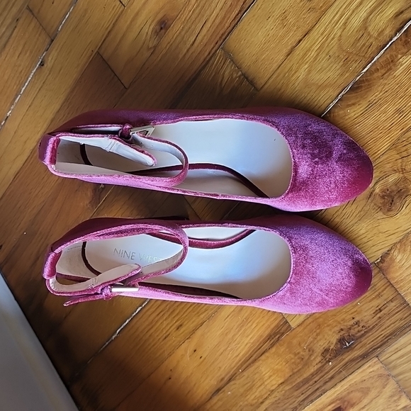 Nine West Velvet Pumps - Picture 2 of 5